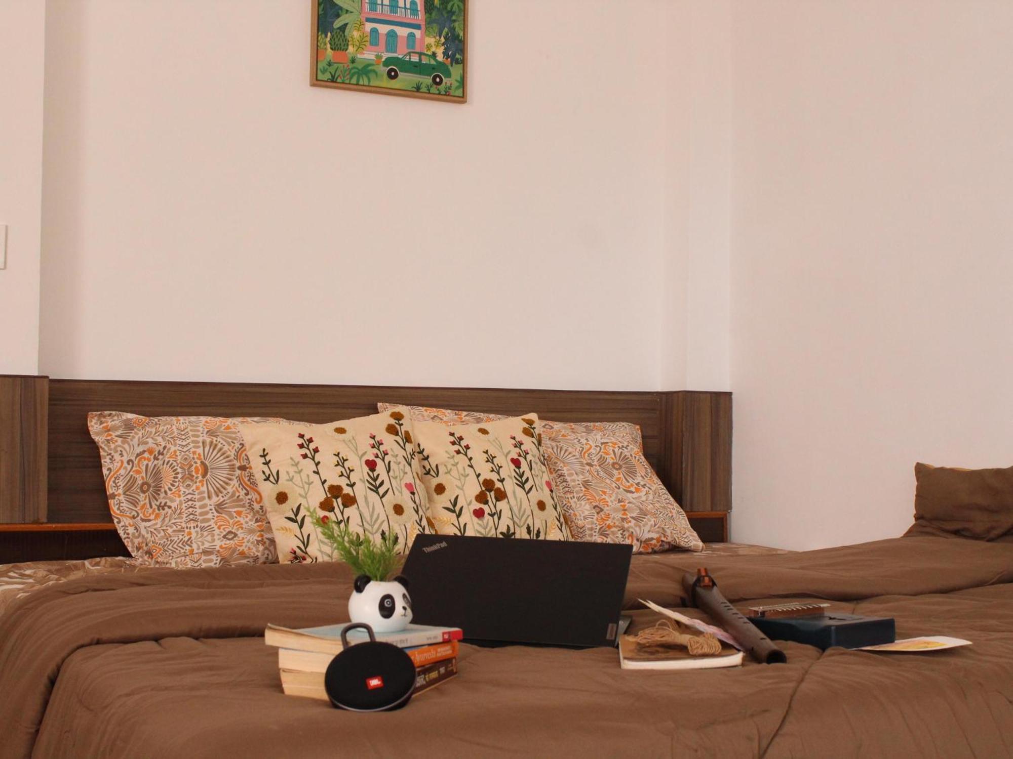 La Casa By Cosmic Kriya Hostel Bir  Exterior photo