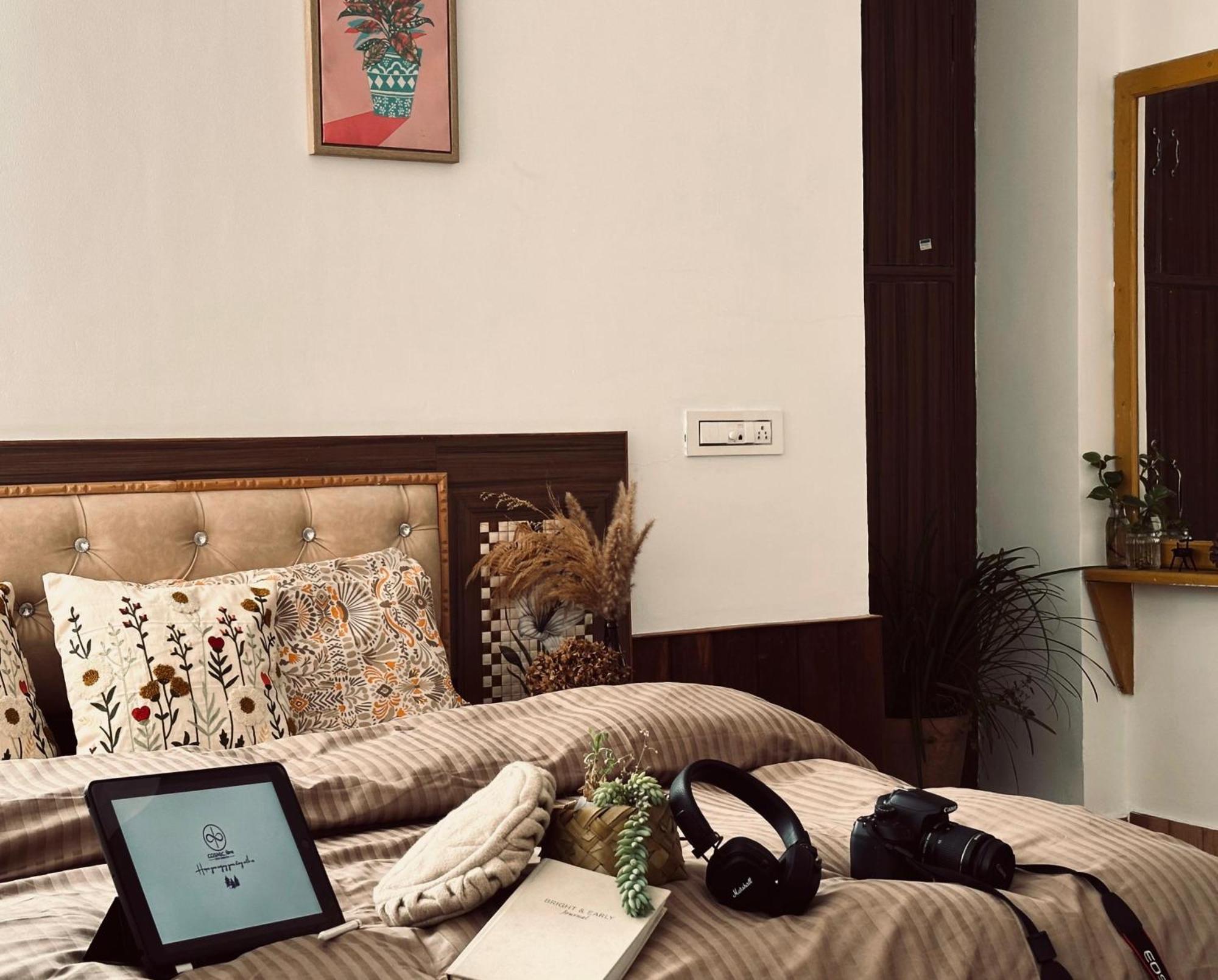 La Casa By Cosmic Kriya Hostel Bir  Exterior photo