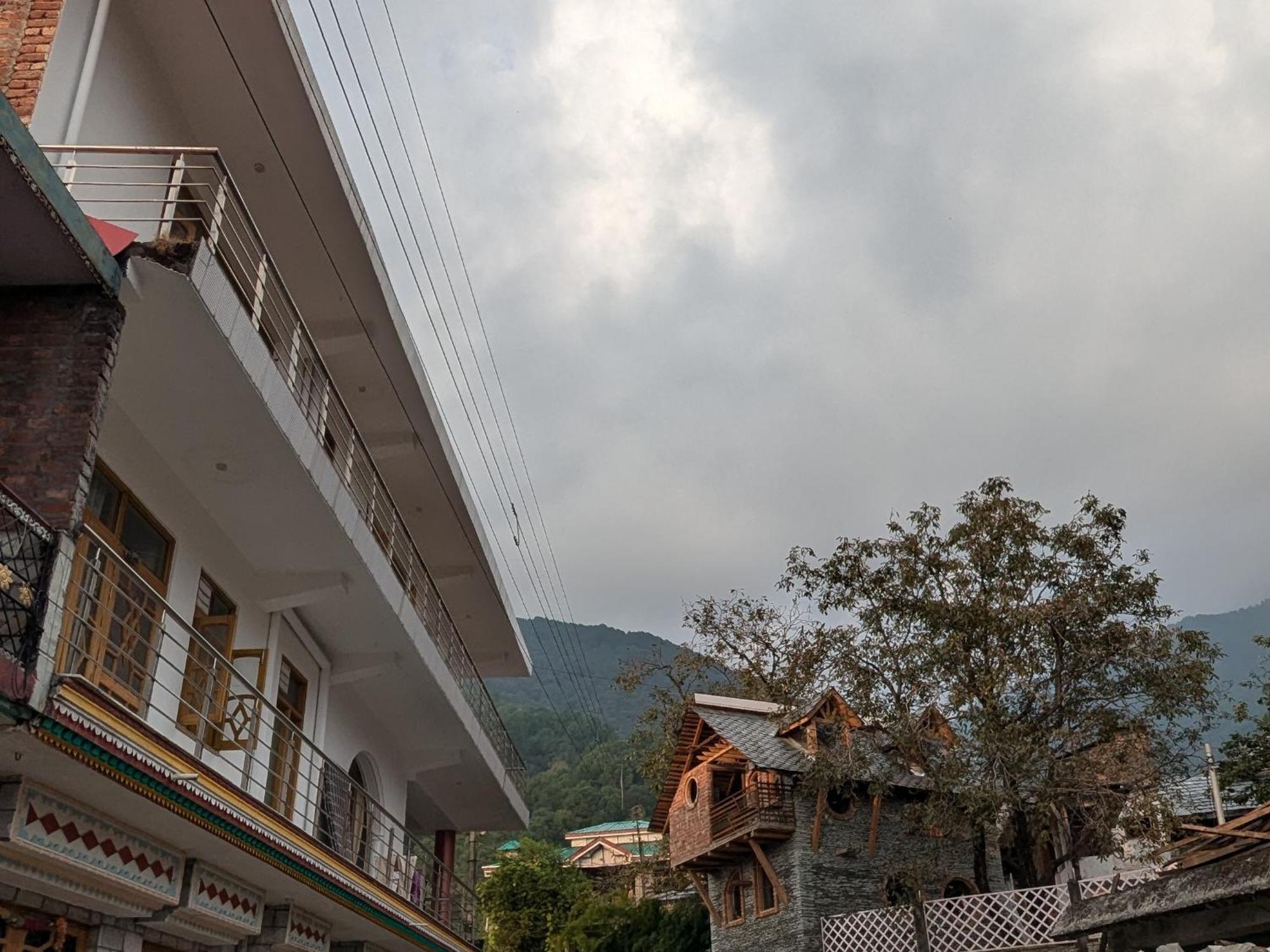 La Casa By Cosmic Kriya Hostel Bir  Exterior photo
